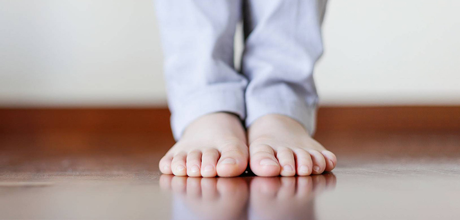 پارکت و سرامیک در ایجاد صافی کف پای کودکان