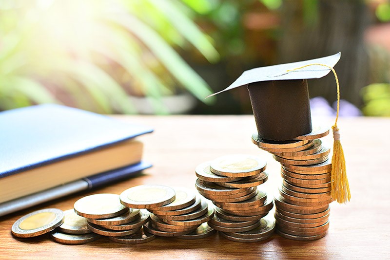 حداقل هزینه زندگی و تحصیل یک نفر در کانادا چقدر آب میخورد؟