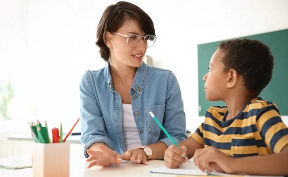 نحوه تقویت زبان انگلیسی فرزندان و بهترین سن یادگیری زبان دوم کودکان